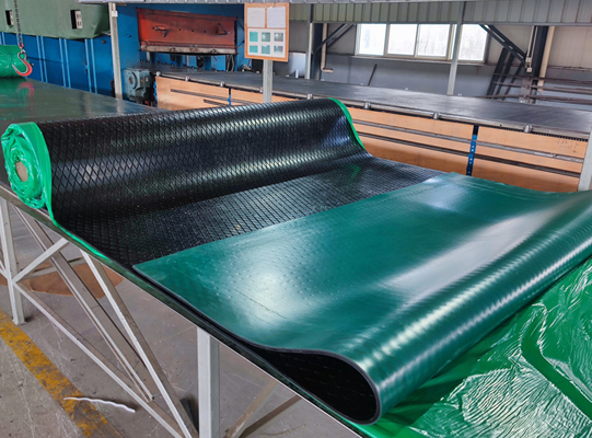 Van het de Bekledings de Rubberblad van de transportbandkatrol Hoofdkatrol Diamond Grooved Rubber Pulley Lagging