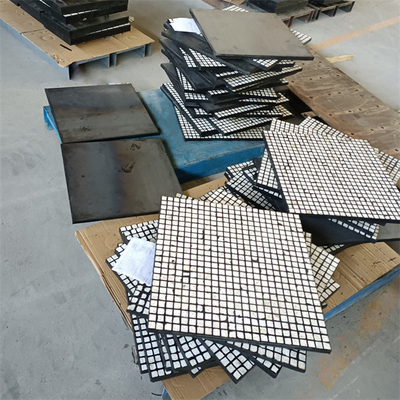 Rechthoekige Hexuitdraai Hoge Alumina Keramische tegels Ceramische Rubber Samengestelde Voering